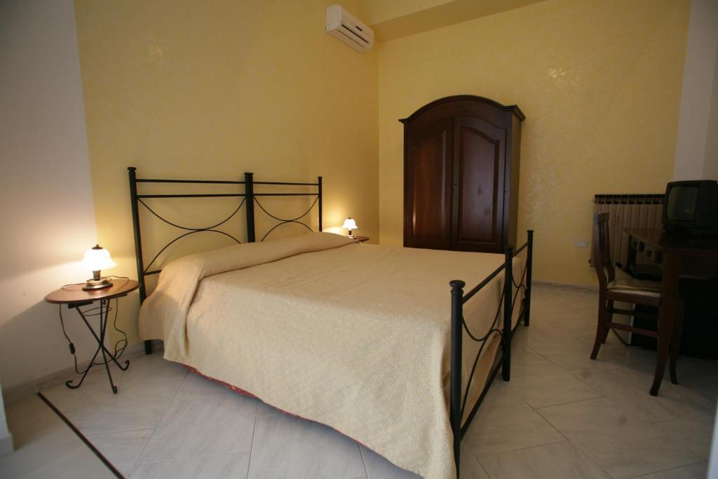 Bed And Breakfast Casagalez Santa Domenica  Room photo